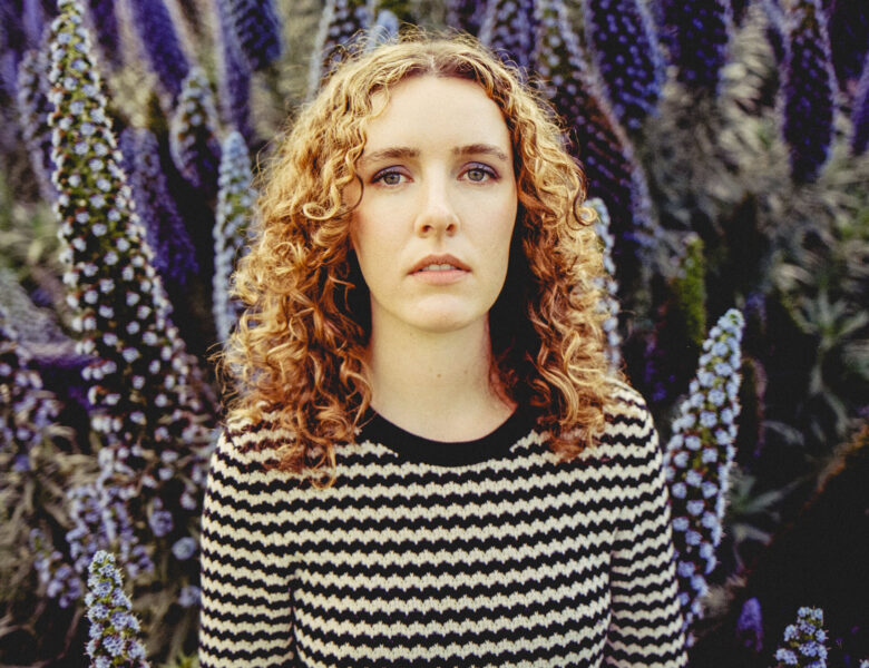 Julia Logan – Mirrors (Alternative Version)